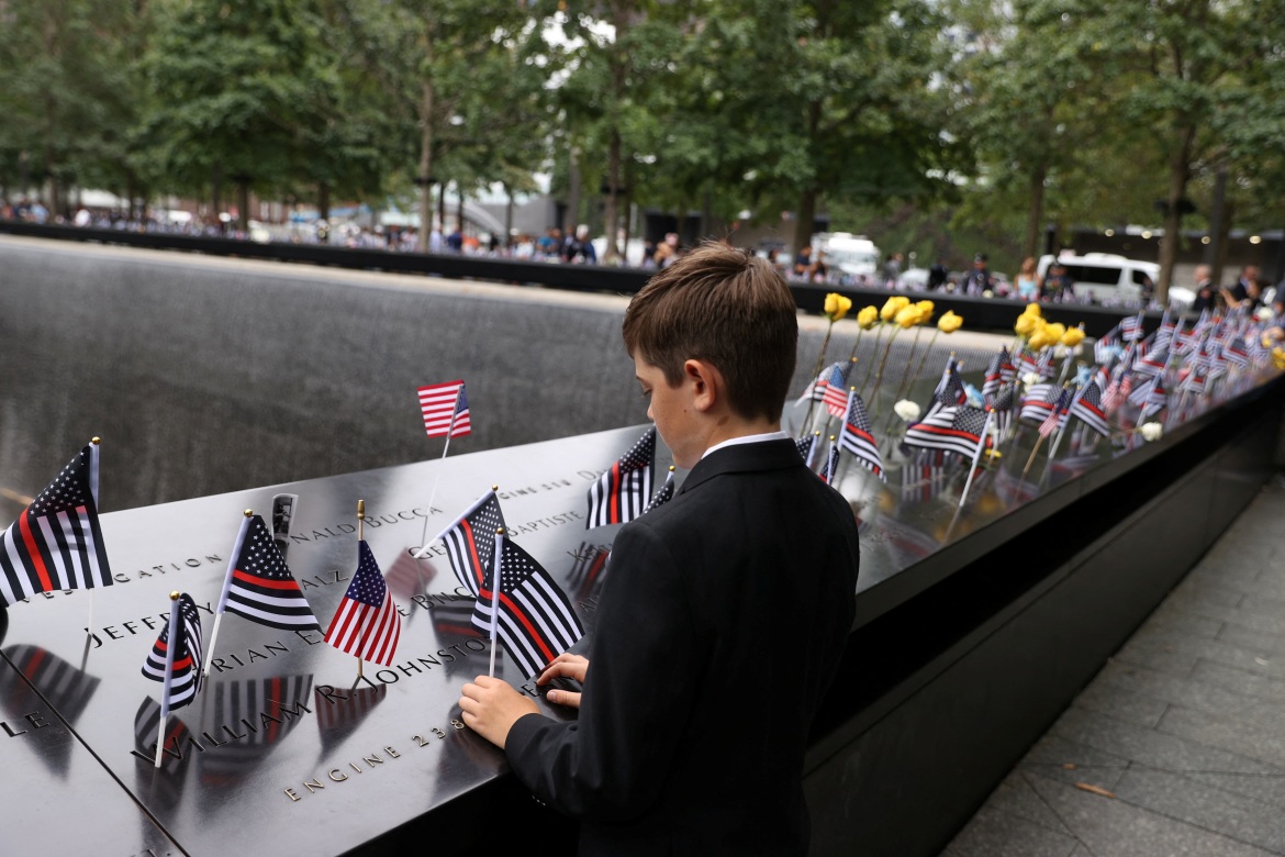 Mỹ tưởng niệm 21 năm ngày các nạn nhân của vụ khủng bố 11/9 - Ảnh 3.