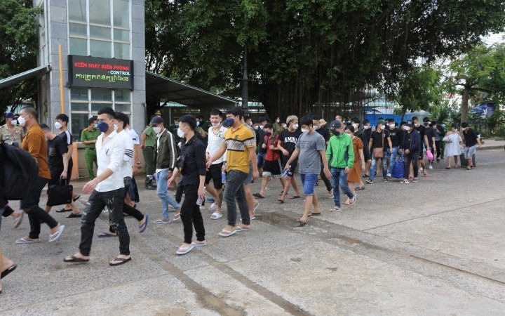 Việt Nam tiếp nhận hàng chục người trốn khỏi sòng bạc ở Campuchia