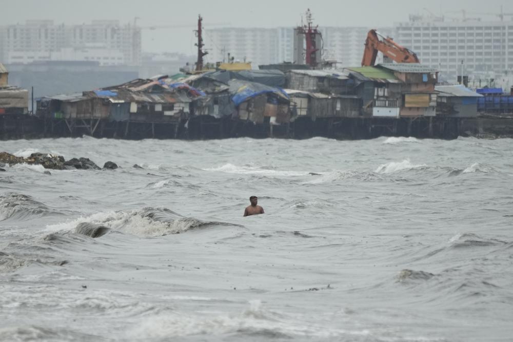 Hình ảnh đảo Luzon của Philippines tan hoang sau siêu bão Noru - Ảnh 6.