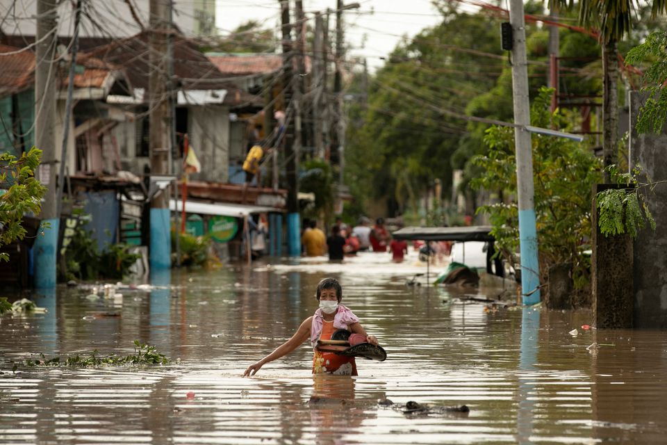 Hình ảnh đảo Luzon của Philippines tan hoang sau siêu bão Noru - Ảnh 3.