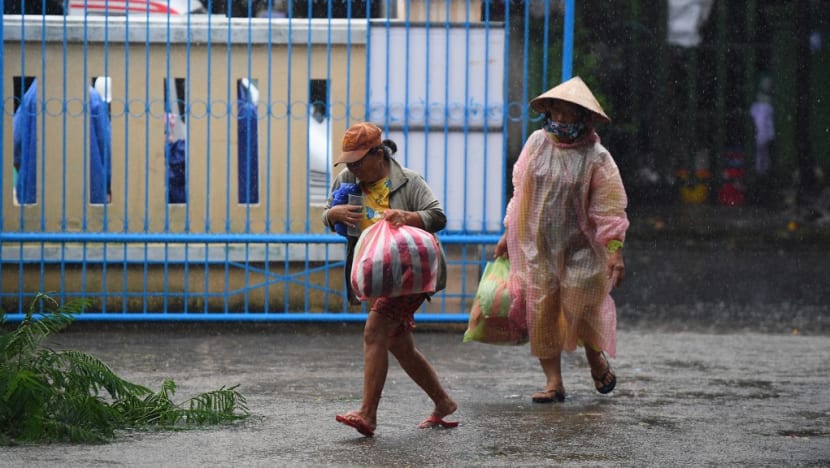 Bão Noru giảm sức gió và mưa khi đổ bộ khu vực Thừa Thiên Huế - Quảng Ngãi - Ảnh 6.