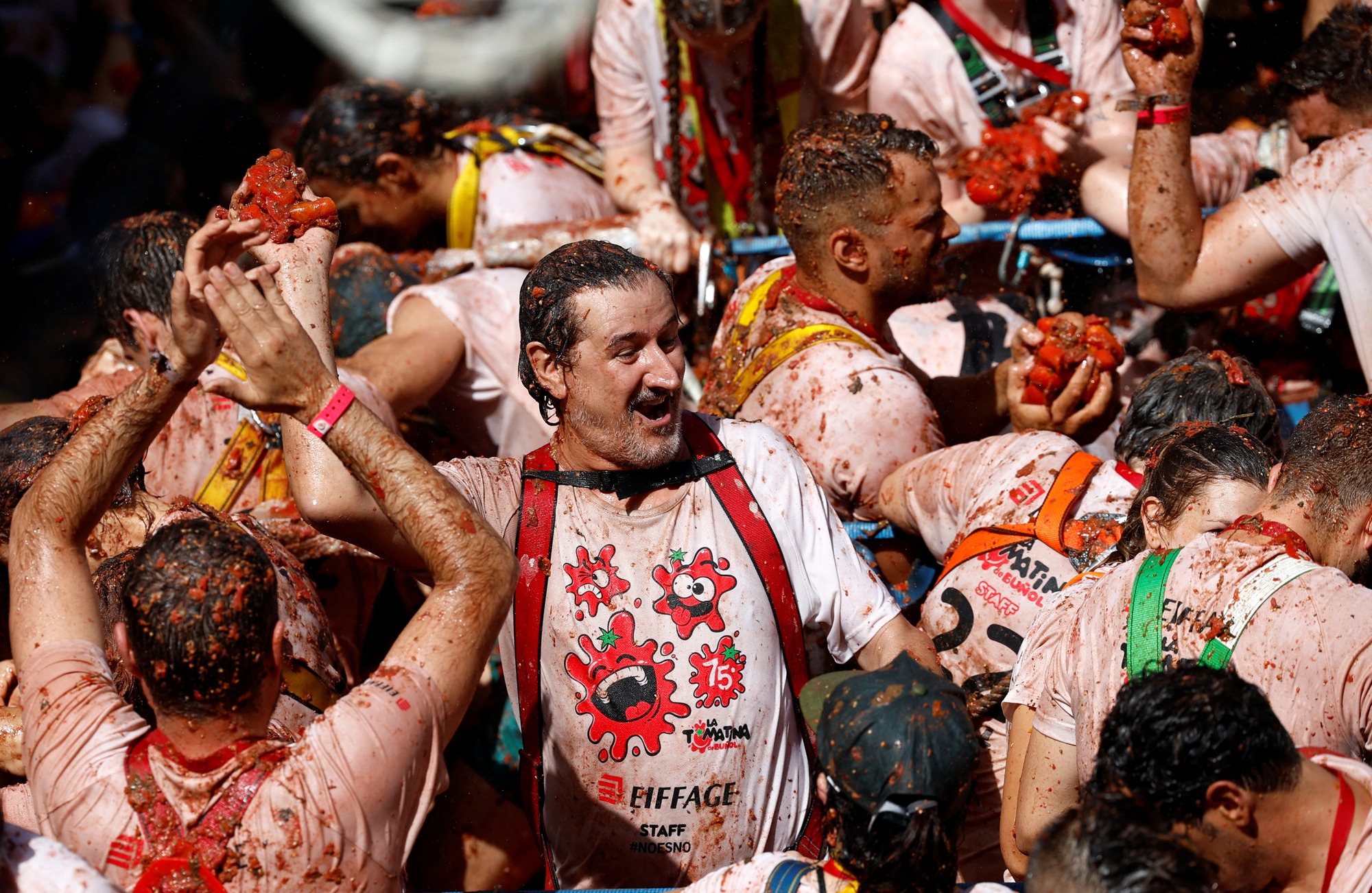 Lễ hội cà chua nổi tiếng của Tây Ban Nha trở lại sau hai năm tạm dừng do COVID-19 - Ảnh 6.