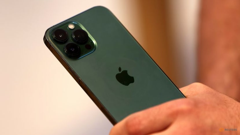 Brazil yêu cầu Apple ngừng bán iPhone không kèm sạc - Ảnh 1.
