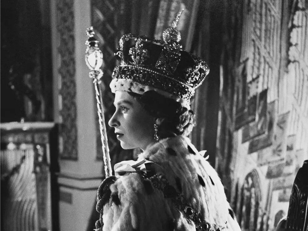 Triều đại của Nữ hoàng Elizabeth: Thời kỳ vàng son, hay dấu ấn cuối cùng của một thời đại đã qua? - Ảnh 2.