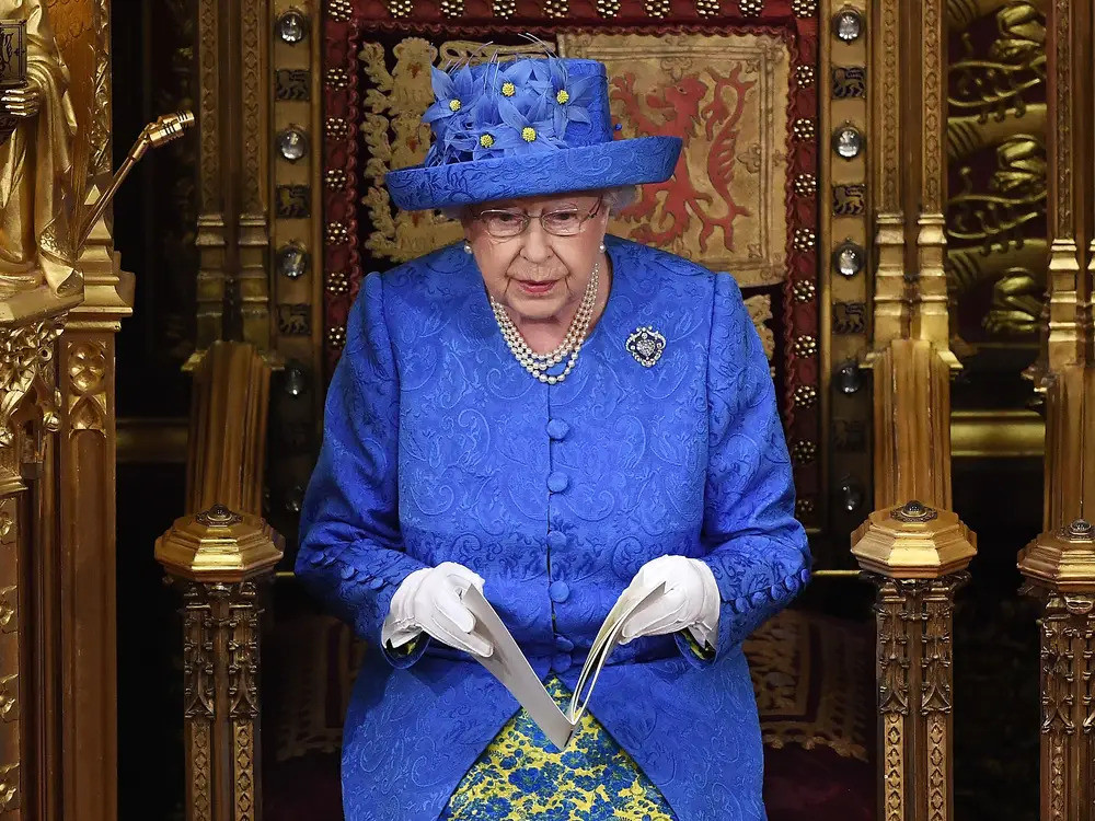 Triều đại của Nữ hoàng Elizabeth: Thời kỳ vàng son, hay dấu ấn cuối cùng của một thời đại đã qua? - Ảnh 1.