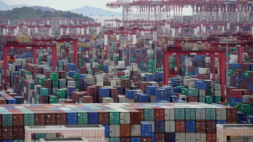 Xuất khẩu tháng 12 của Trung Quốc giảm thấp hơn dự báo - Ảnh 1.