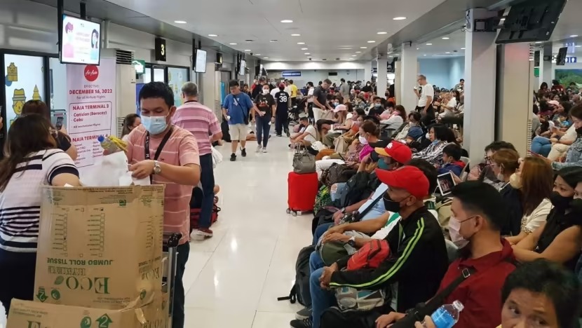 Quan chức Philippines nói 'cơ sở hạ tầng đã lỗi thời' sau sự cố mất liên lạc tại sân bay quốc tế ở Manila  - Ảnh 2.