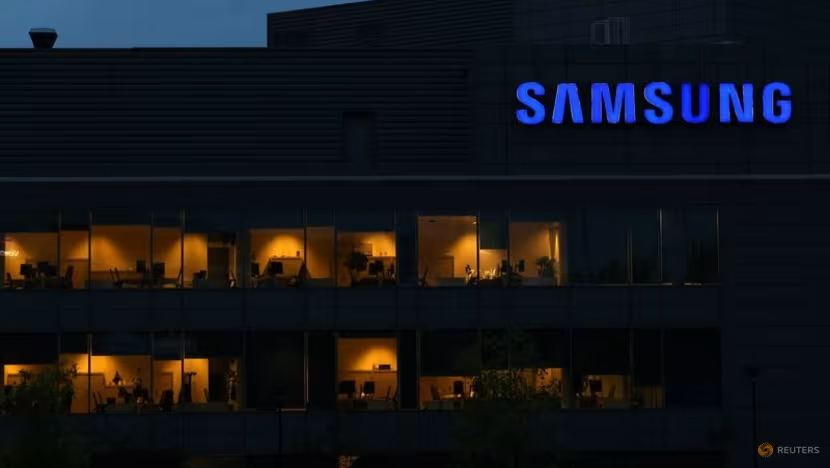 Samsung dự báo lợi nhuận quý 3 giảm 78% do thua lỗ chip kéo dài - Ảnh 1.