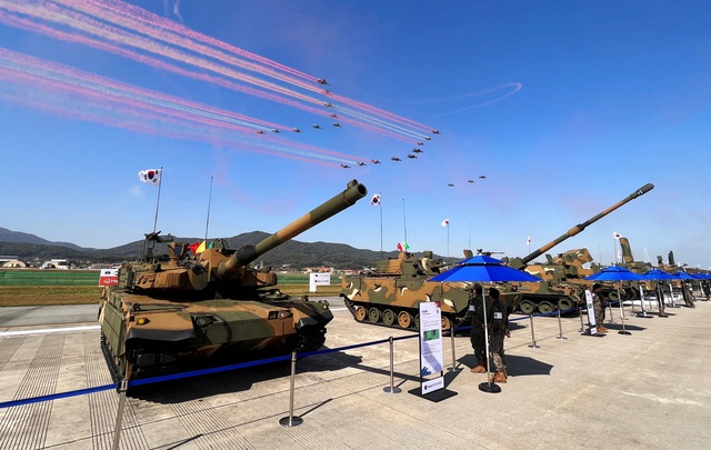 Hàn Quốc khai mạc triển lãm quốc phòng lớn nhất giữa lúc chiến sự leo thang - Ảnh 4.