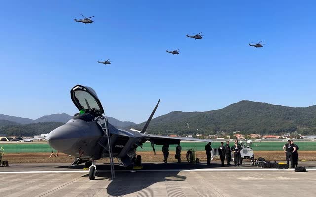 Hàn Quốc khai mạc triển lãm quốc phòng lớn nhất giữa lúc chiến sự leo thang - Ảnh 5.