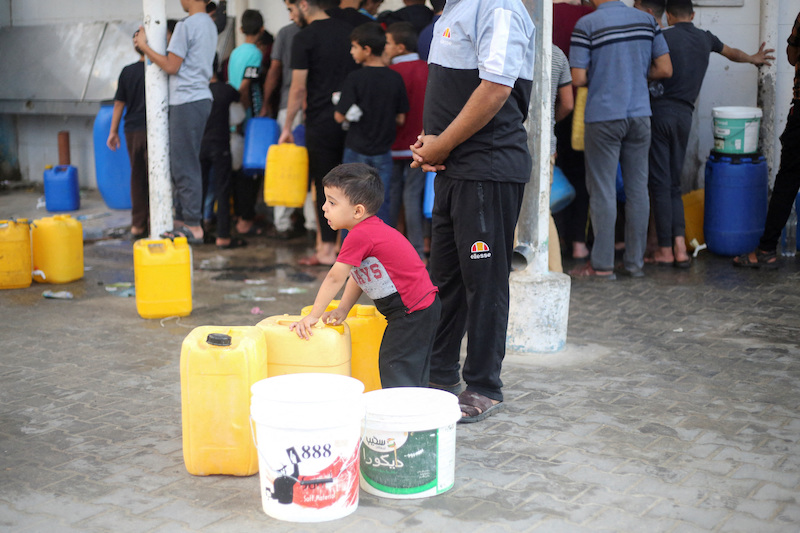 Nước sắp hết ở Gaza, nguồn sống của người dân thật sự cạn kiệt  - Ảnh 1.