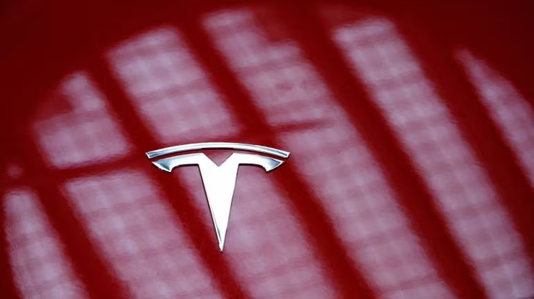 Tesla triệu hồi gần 55.000 xe Model X - Ảnh 1.