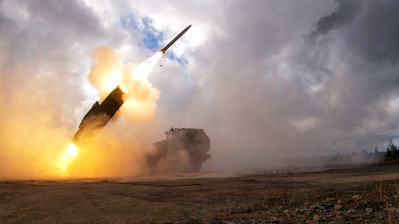 Tên lửa ATACMS – 'mồi lửa' mới giữa Mỹ và Nga? - Ảnh 1.