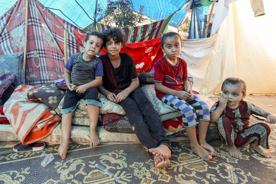 Một ngày trong cuộc sống của các gia đình trú ẩn tại  Gaza - Ảnh 9.