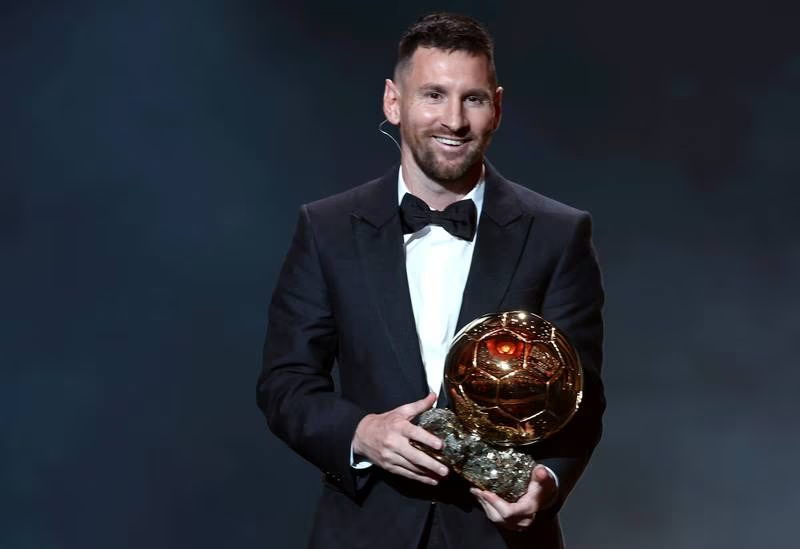 Messi lần thứ 8 giành Quả bóng vàng - Ảnh 1.