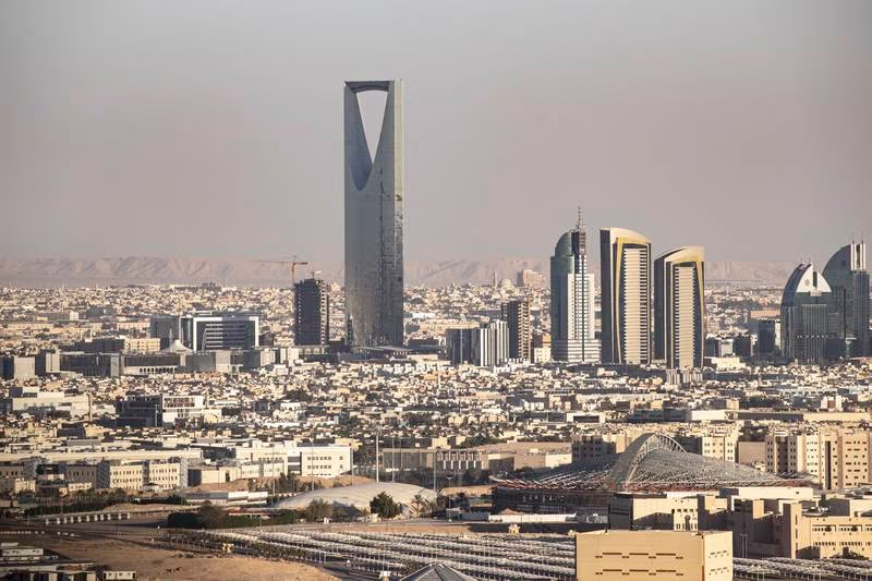 Nền kinh tế Ả Rập Saudi giảm 4,5% trong quý 3 trong bối cảnh cắt giảm sản lượng dầu - Ảnh 1.