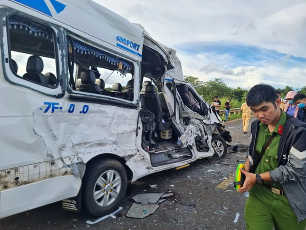 Xe tải lấn làn lao thẳng vào xe khách, 13 người thương vong tại Đắk Lắk - Ảnh 2.