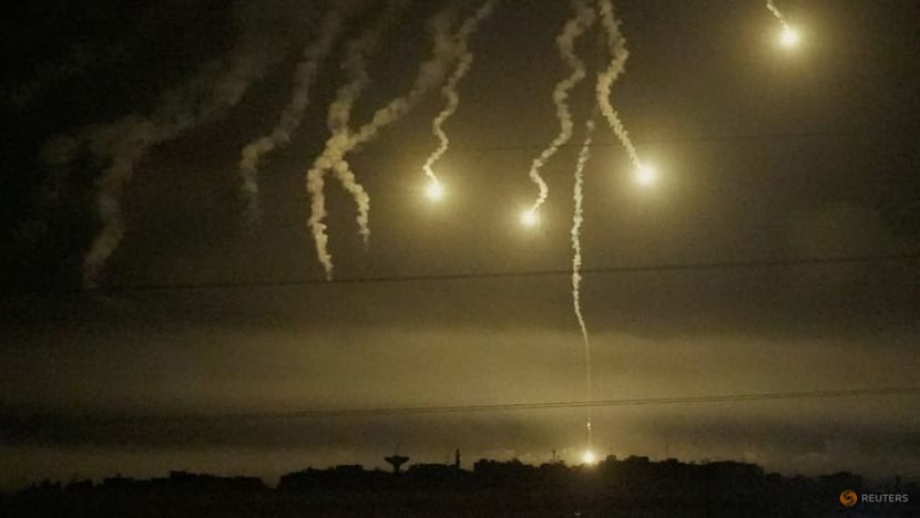 Máy bay Israel tấn công trại tị nạn Gaza, chỉ huy Hamas thiệt mạng - Ảnh 3.