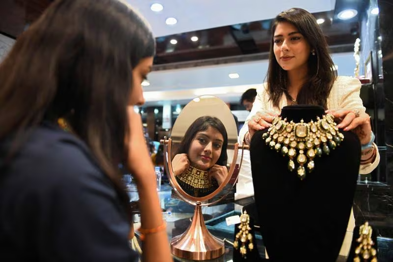 Ấn Độ: Sức mua vàng tăng trở lại nhờ Lễ hội Diwali- Ảnh 3.