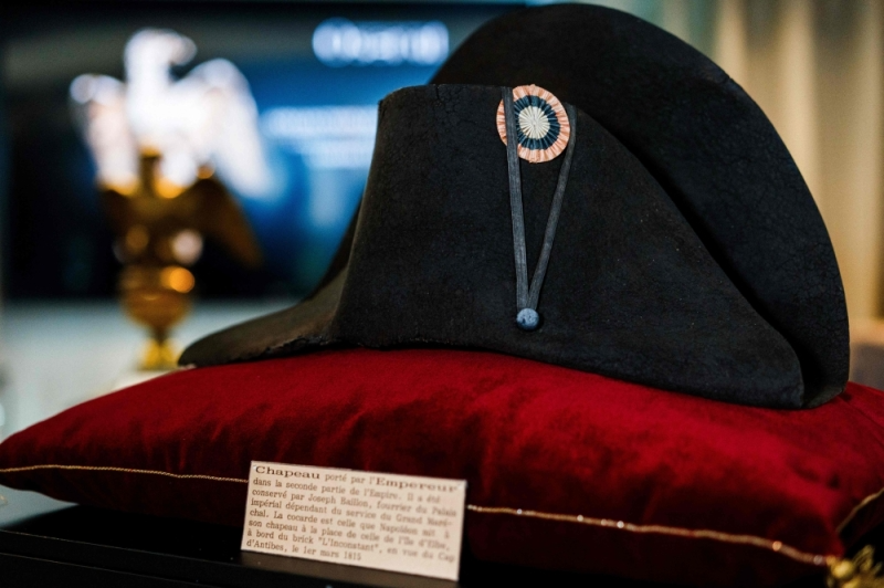 Chiếc mũ của Hoàng đế Napoleon được bán với giá kỷ lục tại Pháp- Ảnh 1.