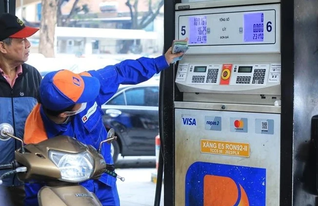 Giá xăng dầu có thể giảm tiếp vào ngày mai 23/11- Ảnh 1.