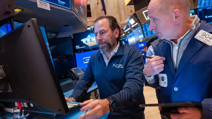 Dow Jones tăng vọt gần 200 điểm trước Lễ Tạ Ơn- Ảnh 1.