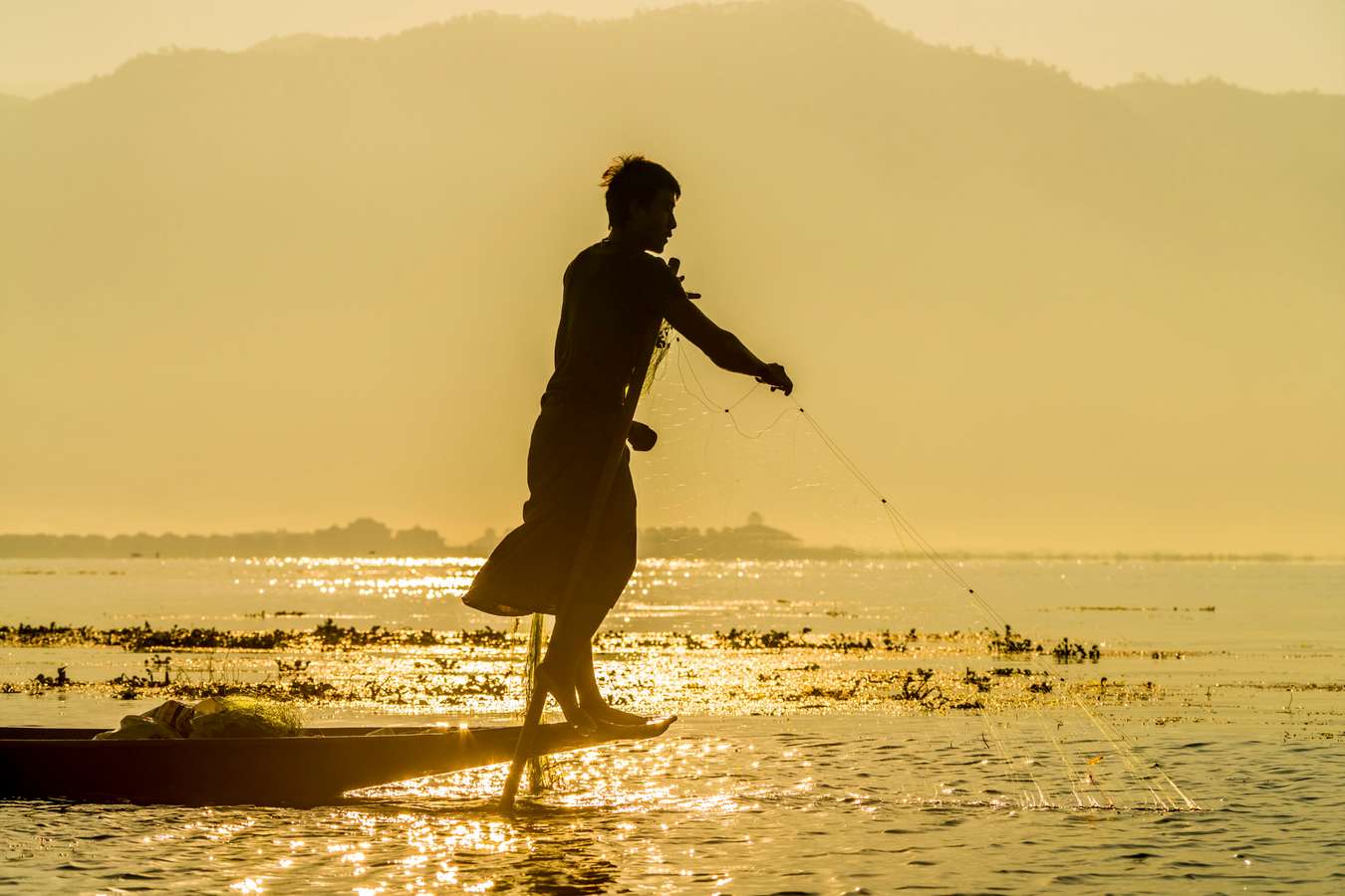 Hồ Inle nổi tiếng của Myanmar bị 'nghẹt thở'- Ảnh 11.