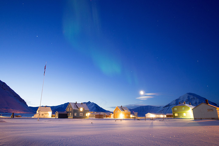 Hít thở không khí trong lành nhất quả đất ở thị trấn Bắc Cực- Ảnh 2.