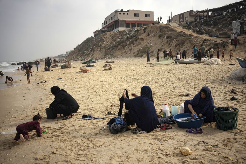 Thường dân bị mắc kẹt ở Gaza đang cạn kiệt lương thực, nhiên liệu và hy vọng - Ảnh 13.