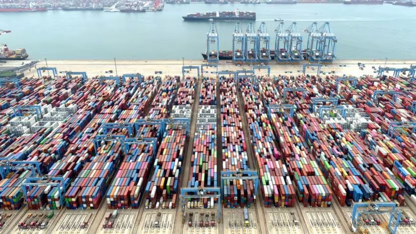 Nhập khẩu Trung Quốc bất ngờ tăng trong tháng 10, xuất khẩu tiếp tục sụt giảm - Ảnh 1.