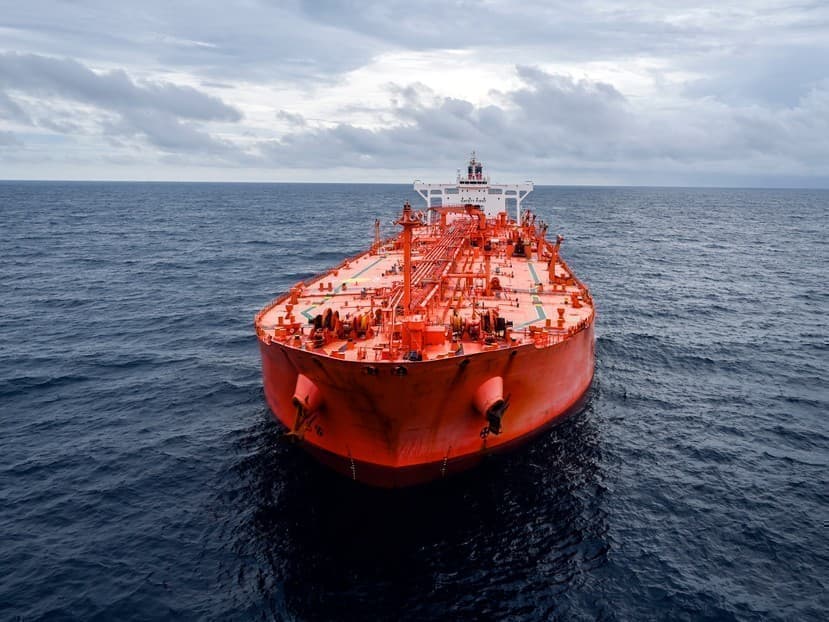 Giá dầu tăng khi xuất khẩu của Nga giảm và tàu chở dầu tránh Biển Đỏ- Ảnh 1.