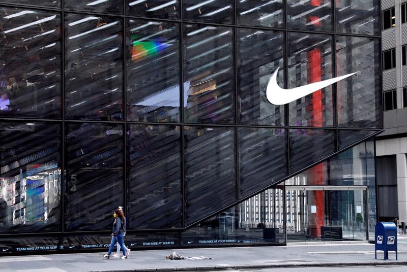 Dự báo kinh doanh khó khăn, Nike lên kế hoạch cắt giảm chi phí - Ảnh 2.