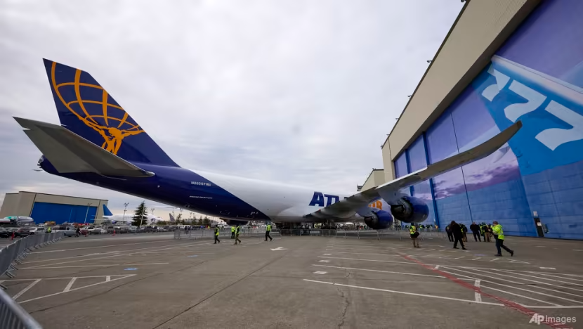 Boeing bàn giao chiếc 747 cuối cùng, tạm biệt 'Nữ hoàng bầu trời' - Ảnh 1.