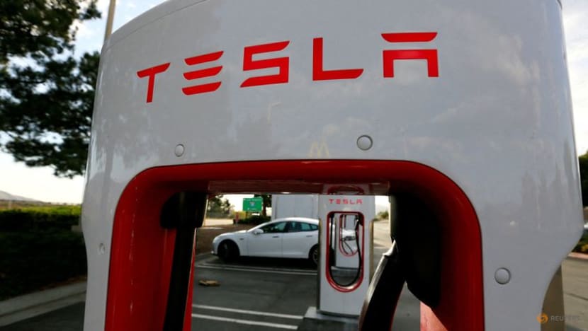 Tesla thu hồi 362.000 xe tại Mỹ do phần mềm Full Self-Driver - Ảnh 1.
