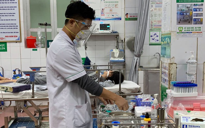 Bệnh viện lớn kêu cứu vì thiếu vật tư hóa chất, thu không đủ chi