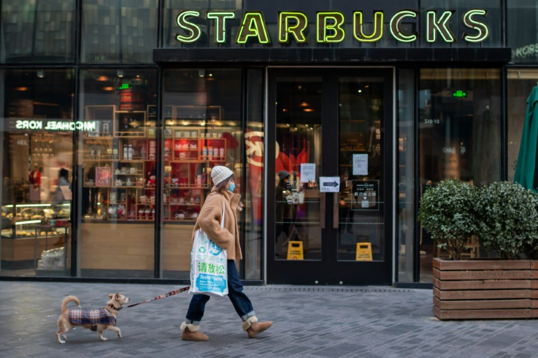 Doanh thu của Starbucks tại Trung Quốc giảm mạnh - Ảnh 1.