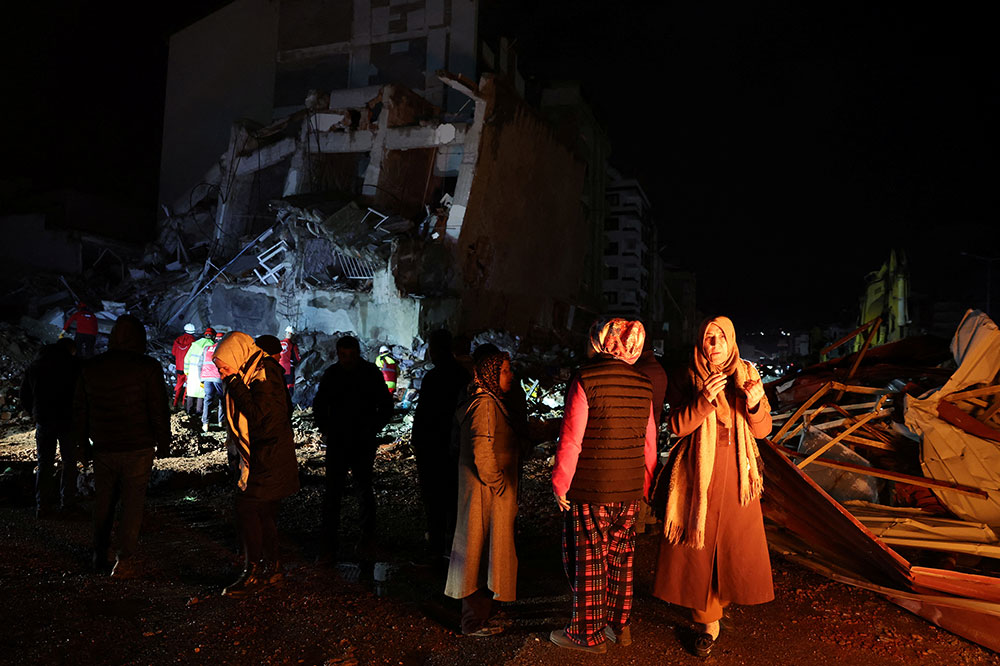 Số nạn nhân tử vong do động đất ở Thổ Nhĩ Kỳ và Syria tăng lên hơn 3.800    - Ảnh 1.