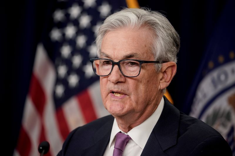 Chủ tịch Fed Powell: Lạm phát đang bắt đầu giảm, nhưng lãi suất vẫn có khả năng tăng thêm - Ảnh 1.