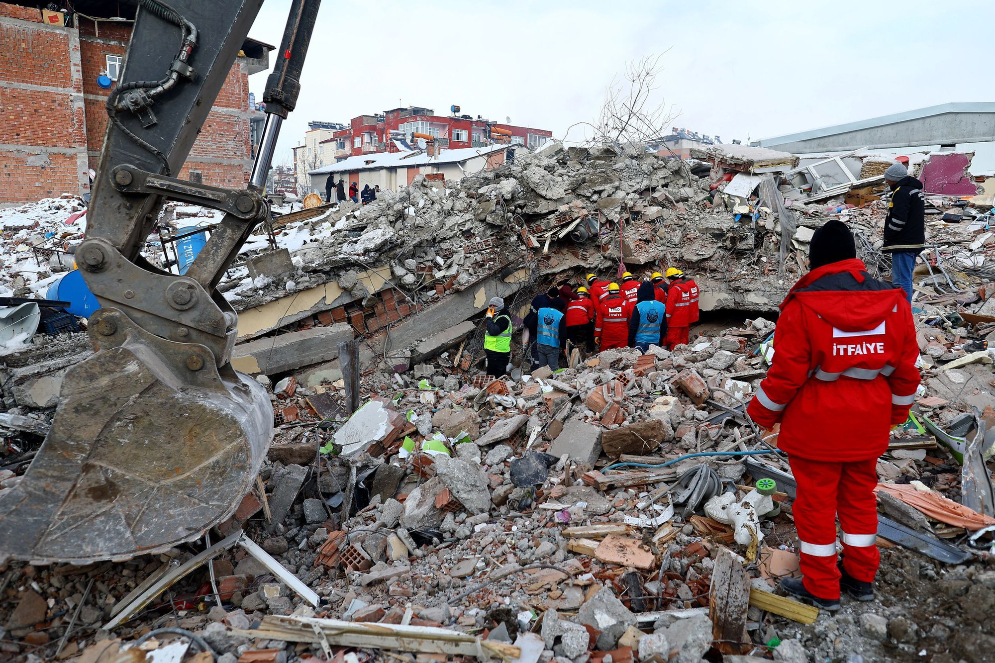 Động đất tại Thổ Nhĩ Kỳ, Syria: Số người thiệt mạng tăng lên 12.000 - Ảnh 2.