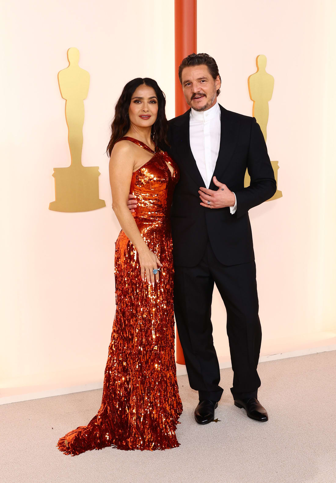 Những bộ trang phục lộng lẫy nhất trên thảm đỏ Oscar 2023 - Ảnh 14.