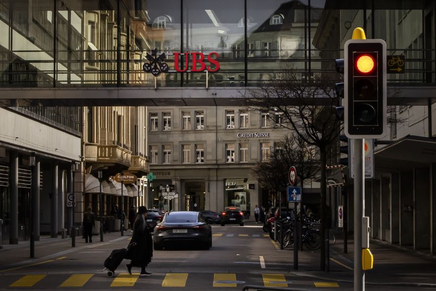 Credit Suisse, gã khổng lồ ngân hàng Thụy Sĩ chấm dứt 167 năm tồn - Ảnh 3.