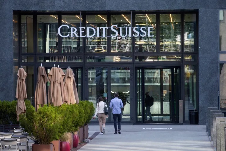 Nhân viên ngân hàng, truyền thông bị 'sốc' sau khi Credit Suisse bị bán cho UBS   - Ảnh 1.
