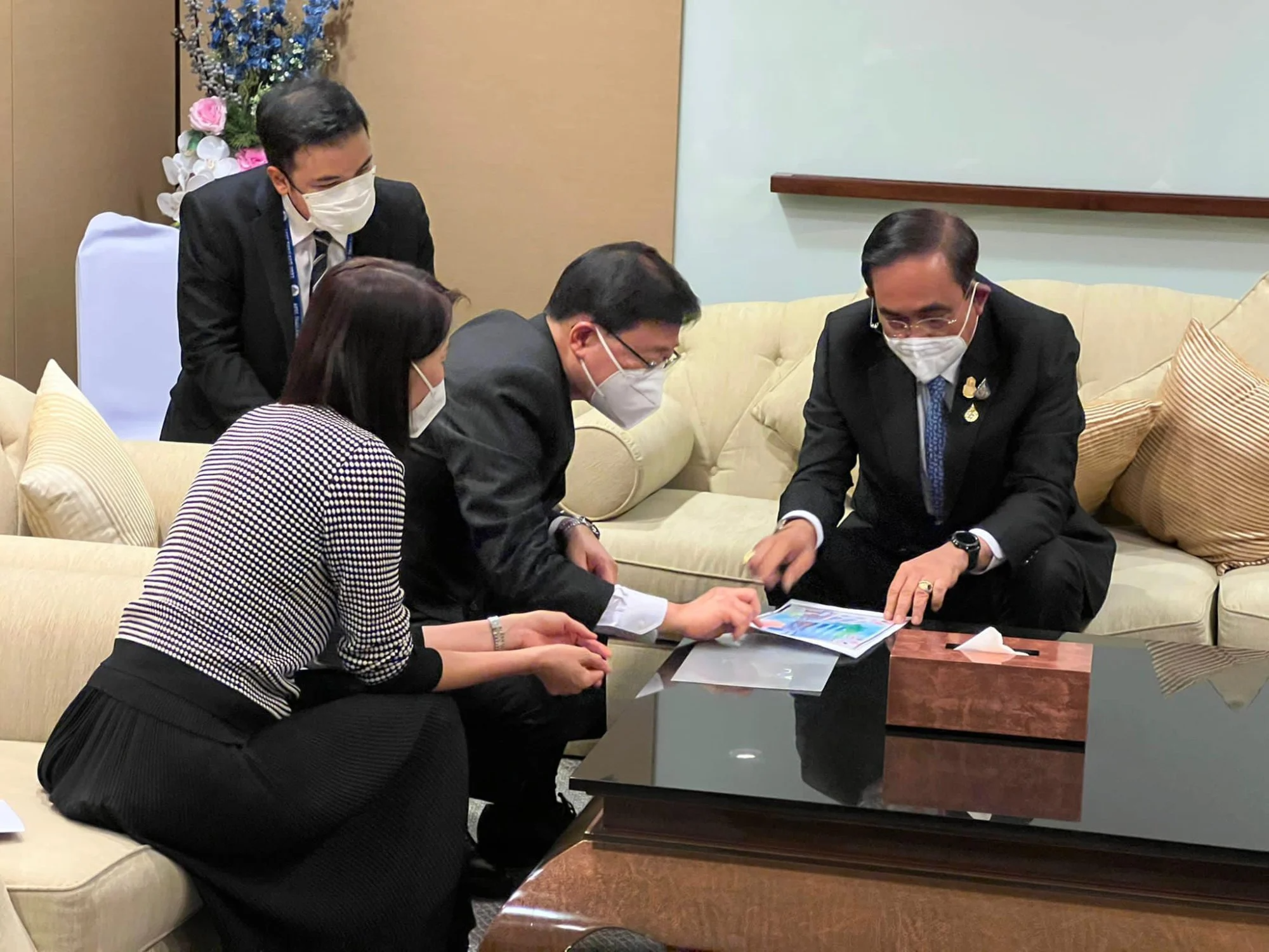 Gia tộc giàu nhất Thái Lan lập văn phòng gia đình Hồng Kông - Ảnh 3.