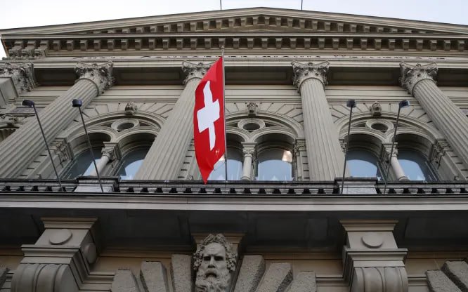 Thụy Sĩ tăng lãi suất thêm 0,5% bất chấp tình trạng hỗn loạn liên quan đến Credit Suisse Bank