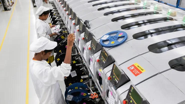 Foxconn lên kế hoạch sản xuất chip và xe điện tại Ấn Độ - Ảnh 1.
