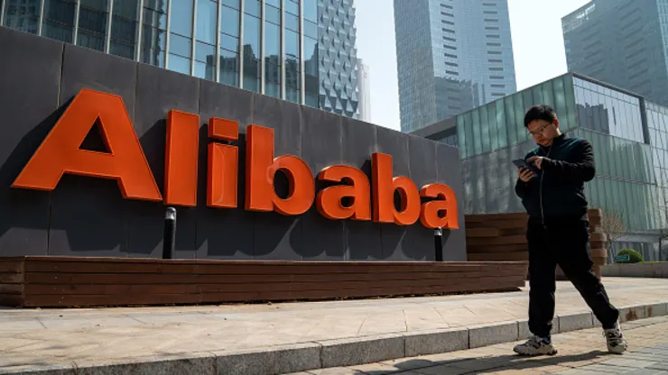 Cổ phiếu của Alibaba sụt giảm sau khi SoftBank thông báo bán 7,2 tỷ USD cổ phần - Ảnh 1.