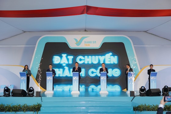 Hãng taxi điện đầu tiên tại Việt Nam chính thức vận hành - Ảnh 1.