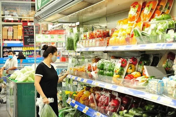 62% người tiêu dùng Việt có xu hướng cắt giảm chi tiêu không thiết yếu - Ảnh 1.