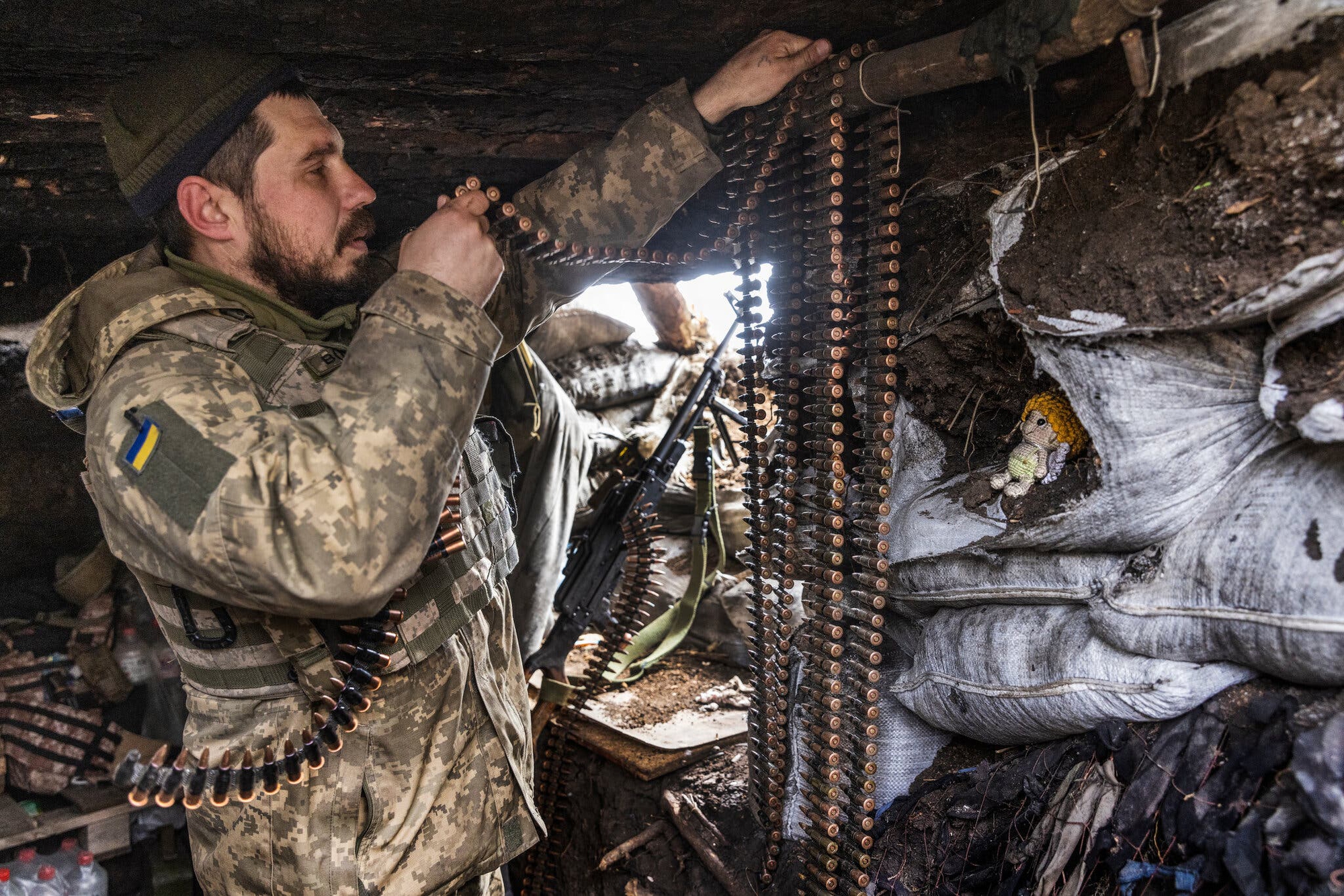 Cuộc sống ở chiến hào Ukraina: Chuẩn bị cho một cuộc tấn công mùa xuân - Ảnh 8.
