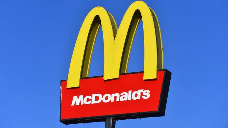 McDonald's tạm thời đóng cửa các văn phòng tại Mỹ, chuẩn bị thông báo sa thải  - Ảnh 1.